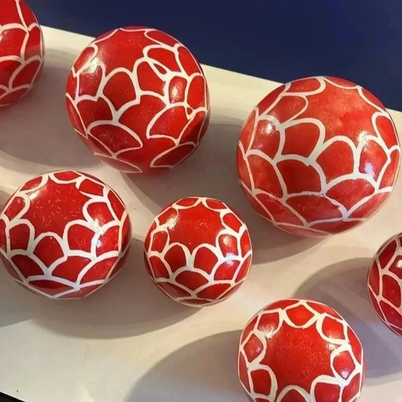 8 Decorative ceramic round balls Red & White purchased at Marshall’s - Picture 7 of 8